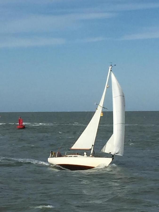 Beachstudio Westende With Sea View Middelkerke Bagian luar foto