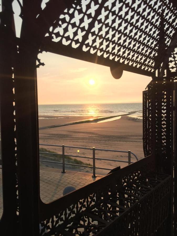 Beachstudio Westende With Sea View Middelkerke Bagian luar foto