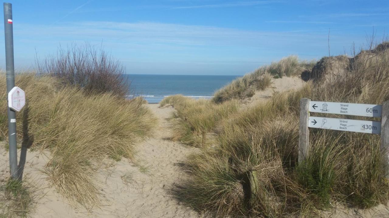 Beachstudio Westende With Sea View Middelkerke Bagian luar foto
