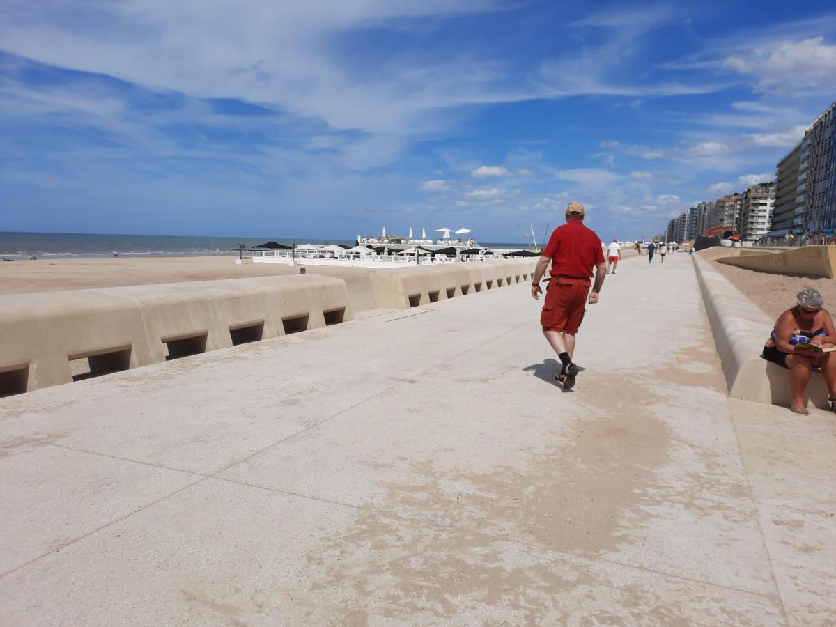 Beachstudio Westende With Sea View Middelkerke Bagian luar foto
