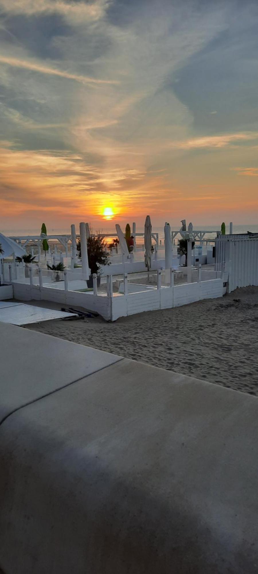 Beachstudio Westende With Sea View Middelkerke Bagian luar foto