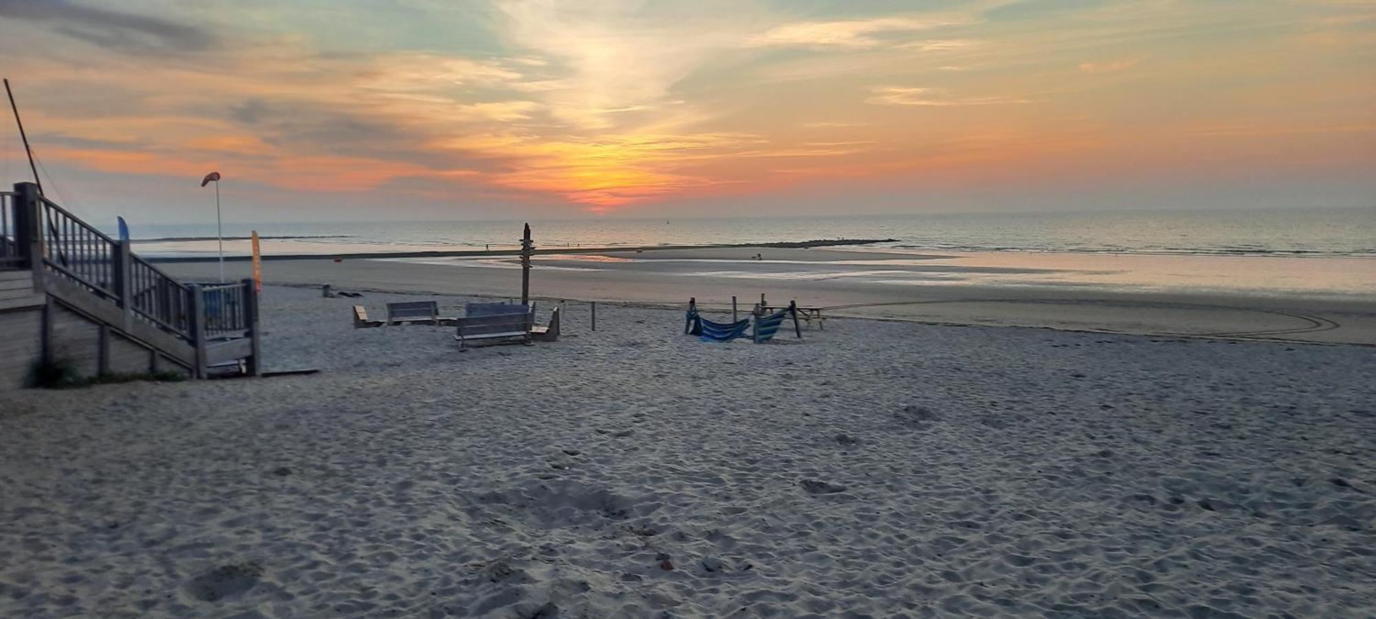Beachstudio Westende With Sea View Middelkerke Bagian luar foto